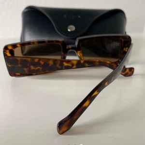 Tortoise print sunglasses 🖤